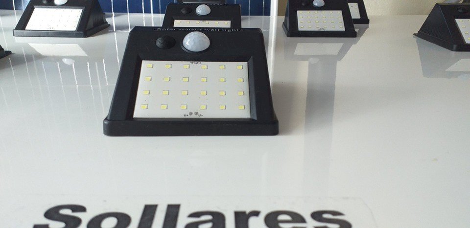 Luminária Solar 30 Led com Sensor De Presença automático 